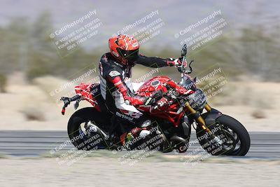 media/Dec-01-2025-Moto Forza (Mon) [[2daa91e15f]]/3-Beginner Group/Session 2 (Turn 7 Inside Pans)/